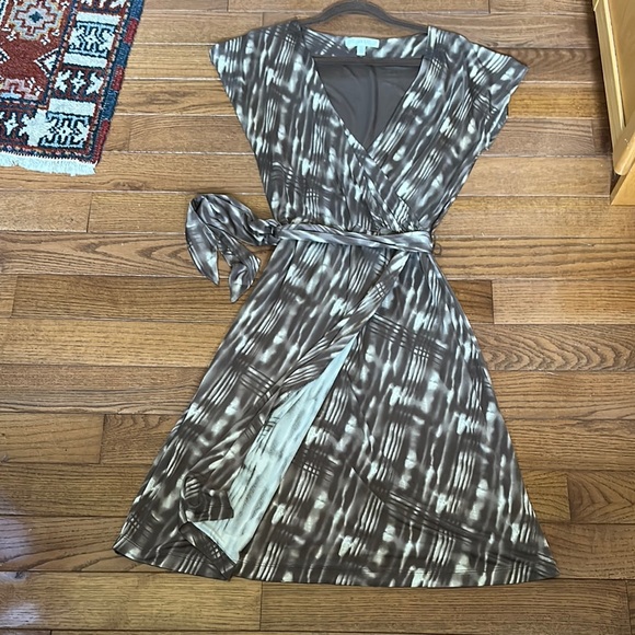Brown Faux Wrap Tie Front Midi Dress with Dolman Sleeves - Picture 4 of 5